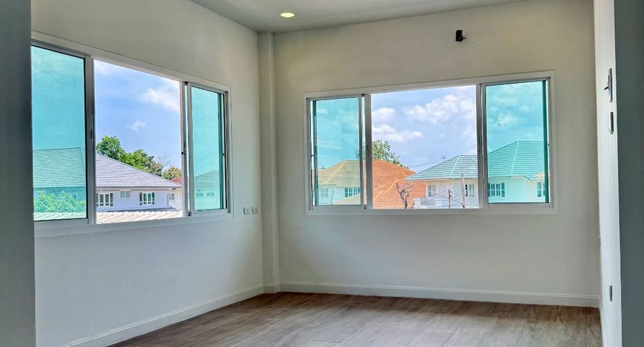 For sale 5 bedrooms house in Thawi Watthana, Bangkok