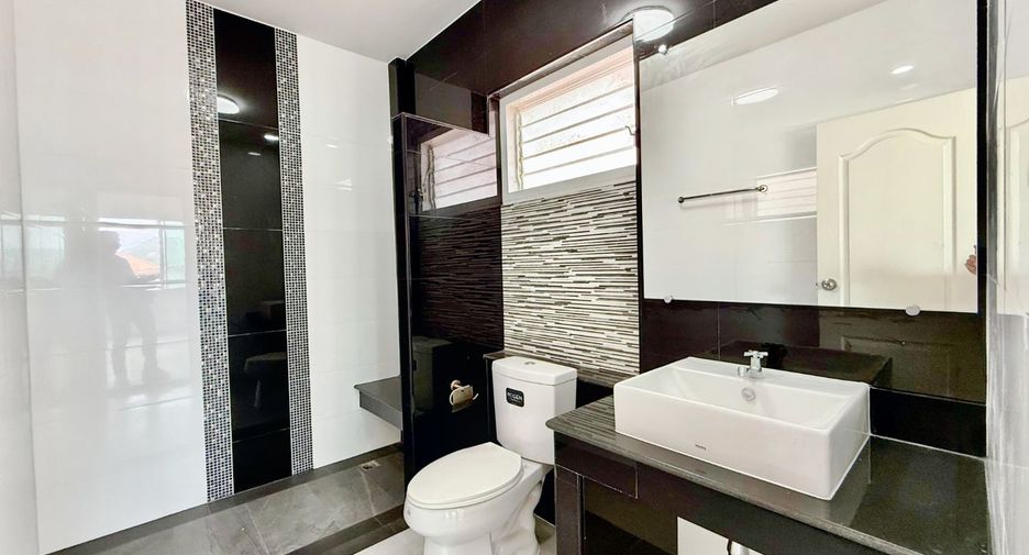 For sale 5 bedrooms house in Thawi Watthana, Bangkok
