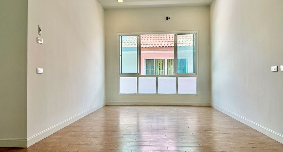 For sale 5 bedrooms house in Thawi Watthana, Bangkok