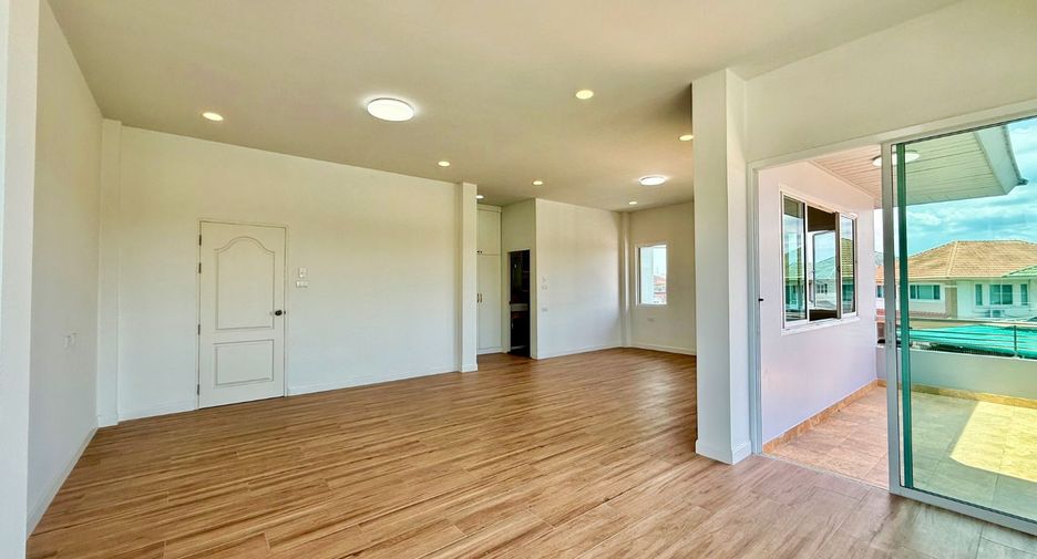 For sale 5 bedrooms house in Thawi Watthana, Bangkok