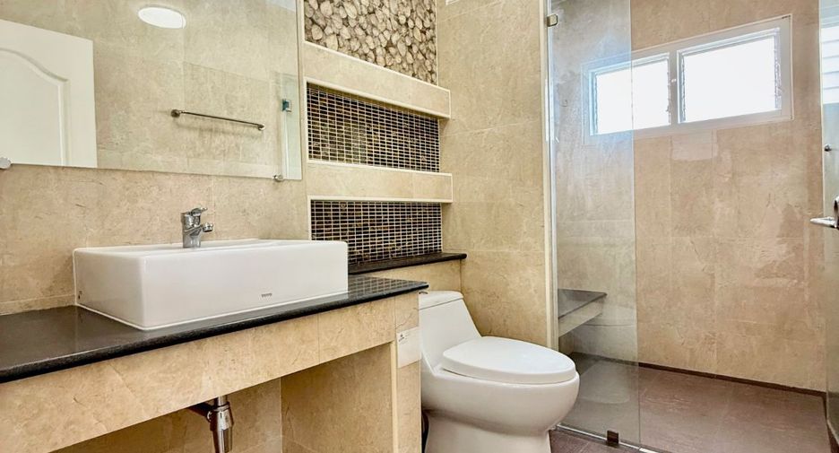 For sale 5 bedrooms house in Thawi Watthana, Bangkok