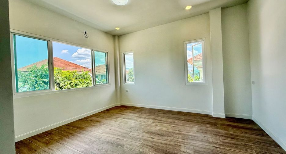 For sale 5 bedrooms house in Thawi Watthana, Bangkok