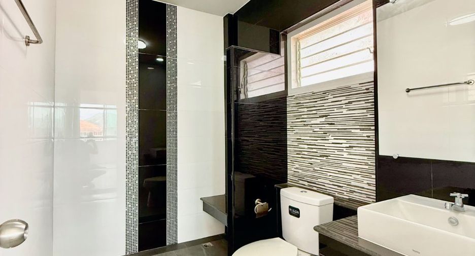 For sale 5 bedrooms house in Thawi Watthana, Bangkok