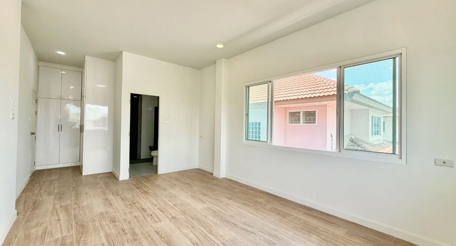 For sale 5 bedrooms house in Thawi Watthana, Bangkok