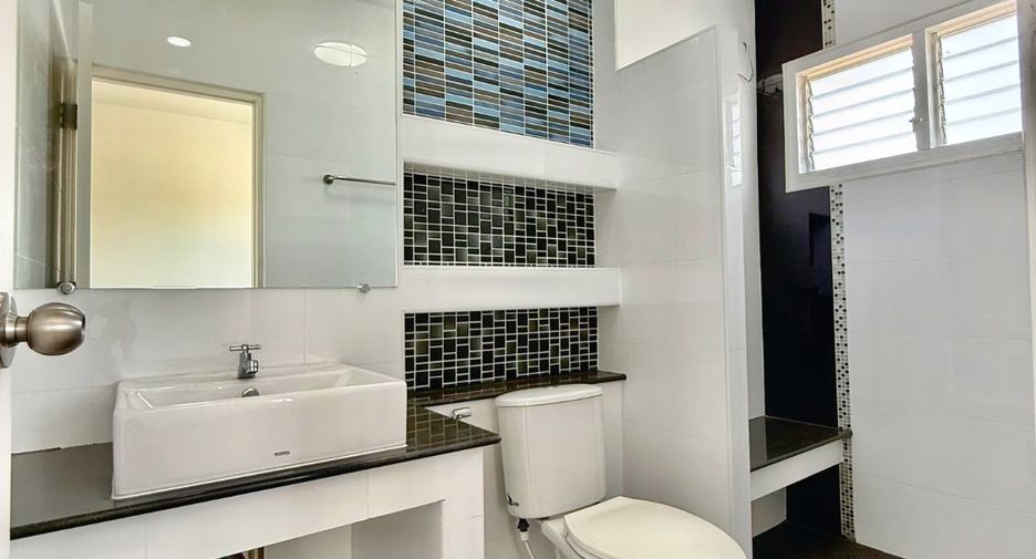 For sale 5 bedrooms house in Thawi Watthana, Bangkok
