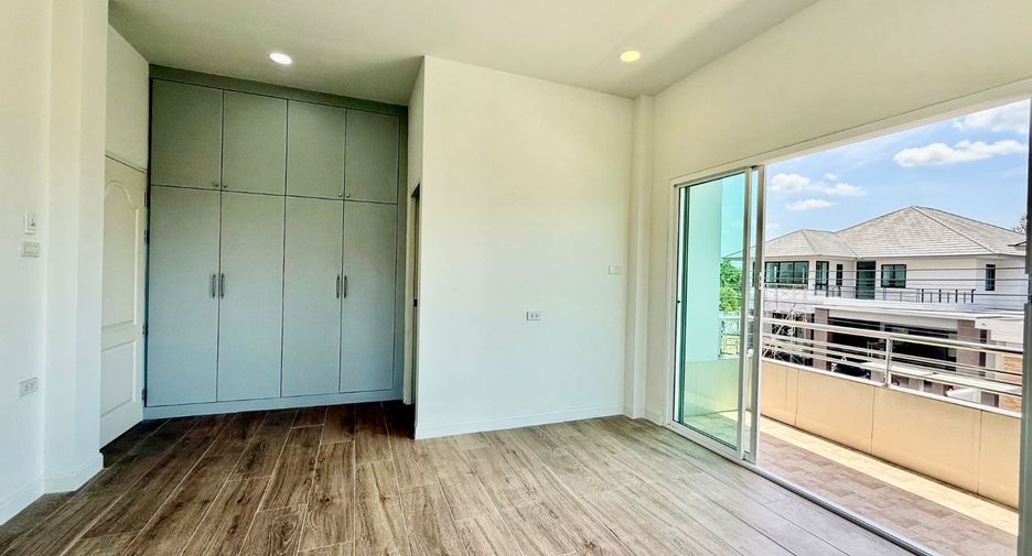 For sale 5 bedrooms house in Thawi Watthana, Bangkok