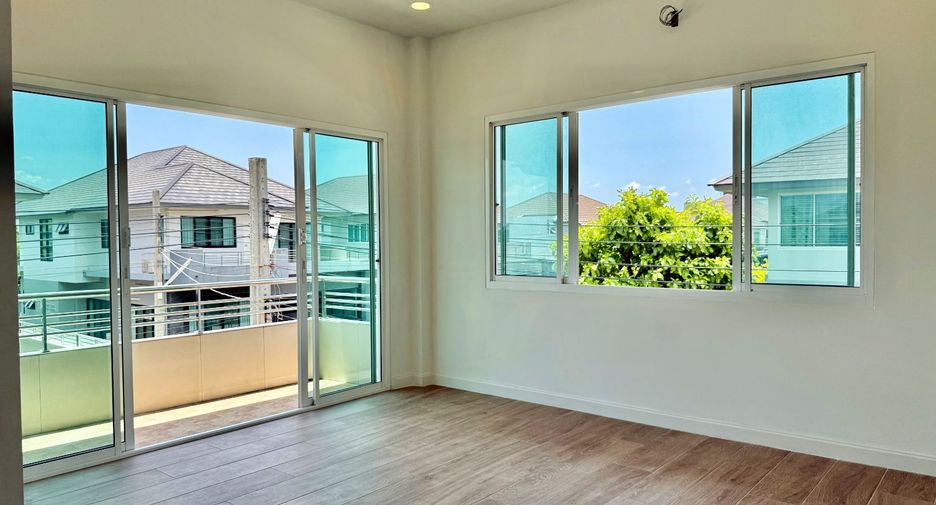 For sale 5 bedrooms house in Thawi Watthana, Bangkok