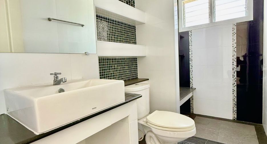 For sale 5 bedrooms house in Thawi Watthana, Bangkok