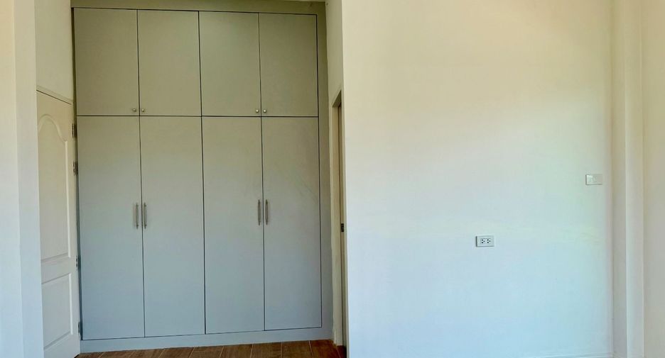For sale 5 bedrooms house in Thawi Watthana, Bangkok