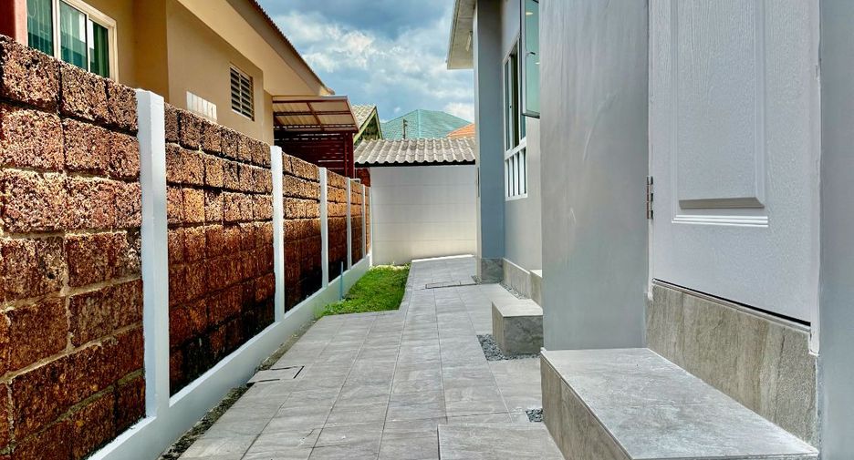 For sale 5 bedrooms house in Thawi Watthana, Bangkok