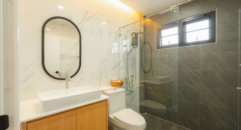 For rent 4 bedrooms villa in Hang Dong, Chiang Mai
