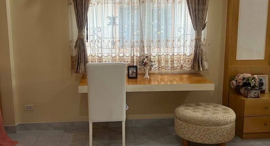 Haus zum Kauf mit 4 Zimmer in Bang Lamung, Chonburi