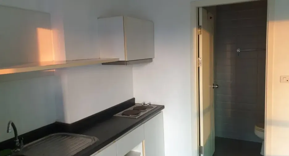 For sale 1 bed condo in Khlong Toei, Bangkok