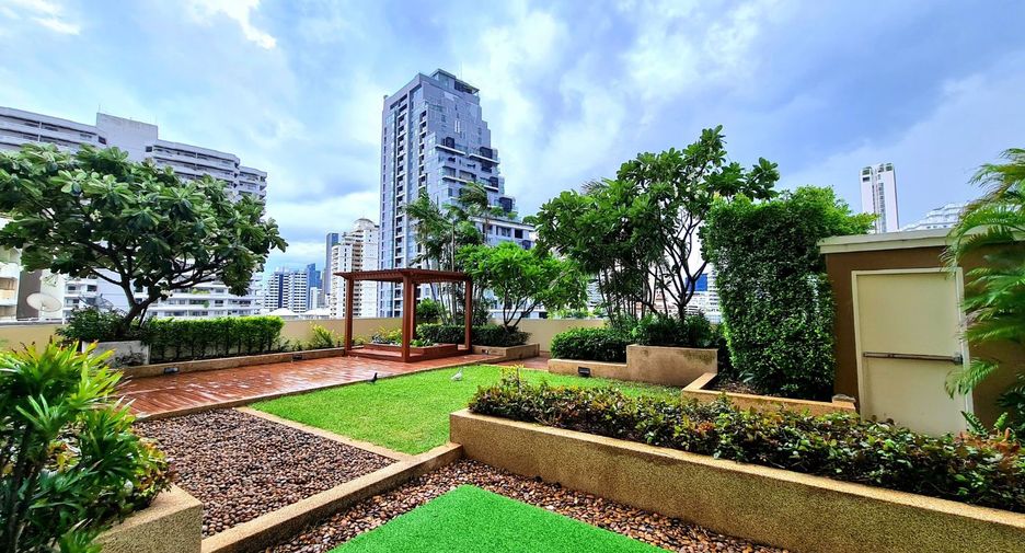 For rent 4 bedrooms condo in Watthana, Bangkok