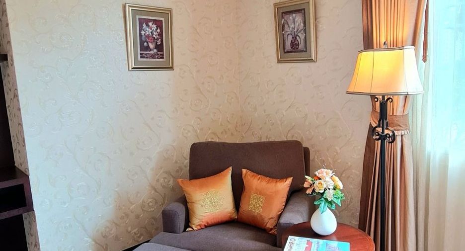 For rent 4 bedrooms condo in Watthana, Bangkok
