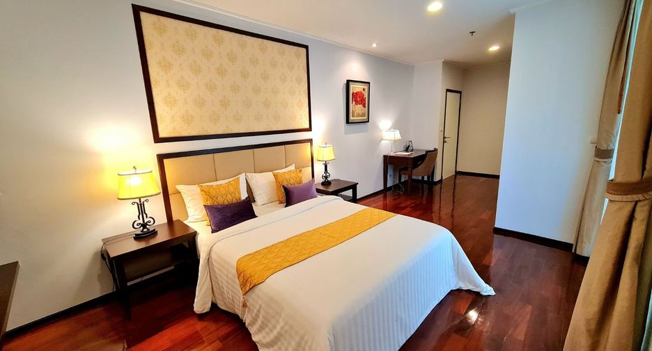 For rent 4 bedrooms condo in Watthana, Bangkok