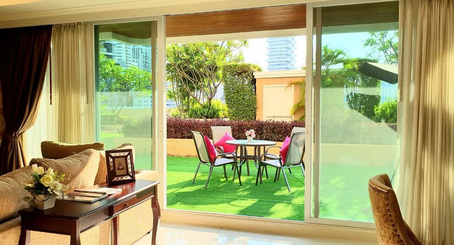 For rent 4 bedrooms condo in Watthana, Bangkok
