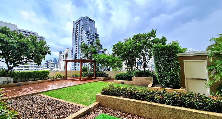 For rent 4 bedrooms condo in Watthana, Bangkok