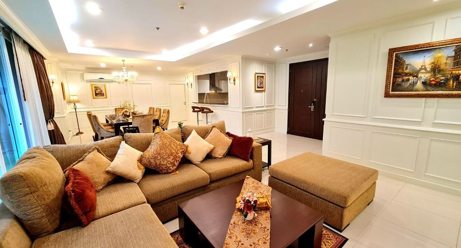 For rent 4 bedrooms condo in Watthana, Bangkok