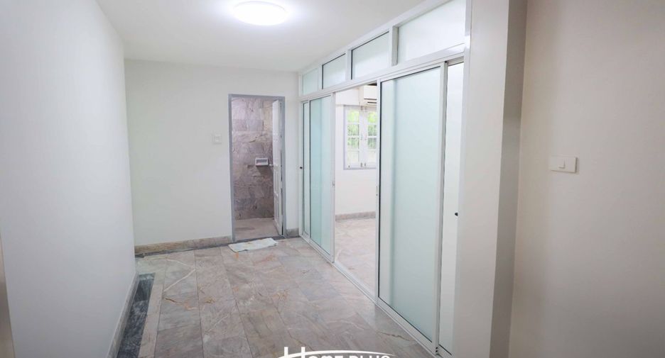 For sale 3 bedrooms house in Lat Phrao, Bangkok