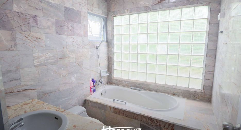 For sale 3 bedrooms house in Lat Phrao, Bangkok