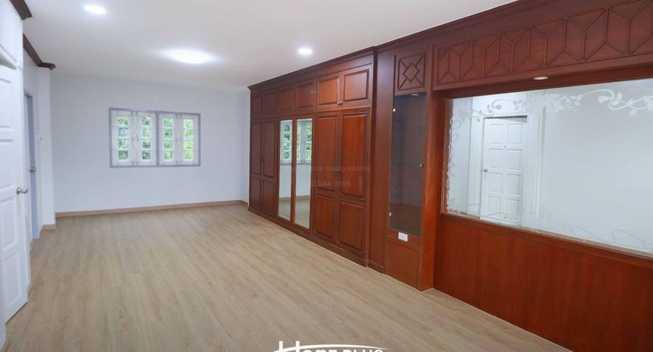 For sale 3 bedrooms house in Lat Phrao, Bangkok