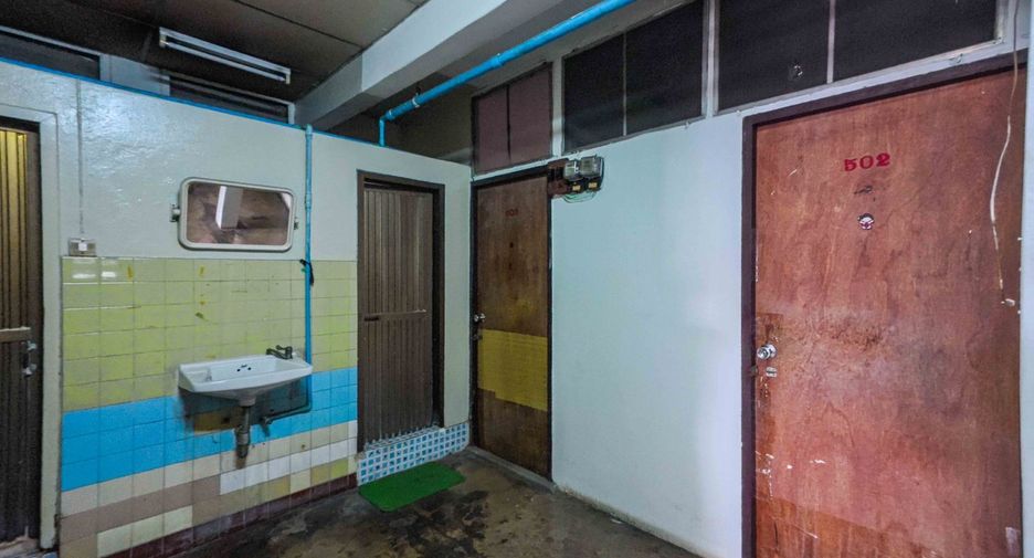 For sale 41 bedrooms retail Space in Bang Kapi, Bangkok