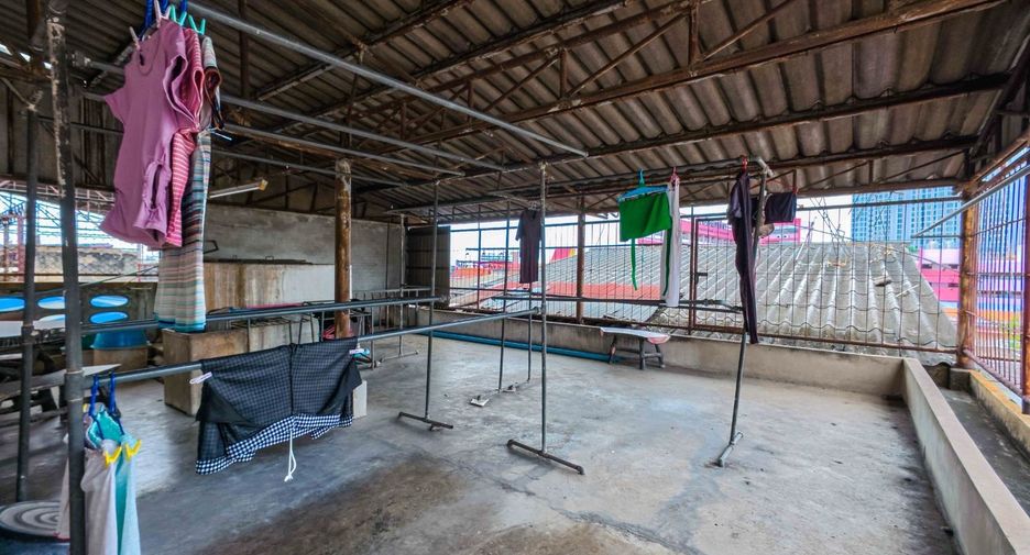 For sale 41 bedrooms retail Space in Bang Kapi, Bangkok