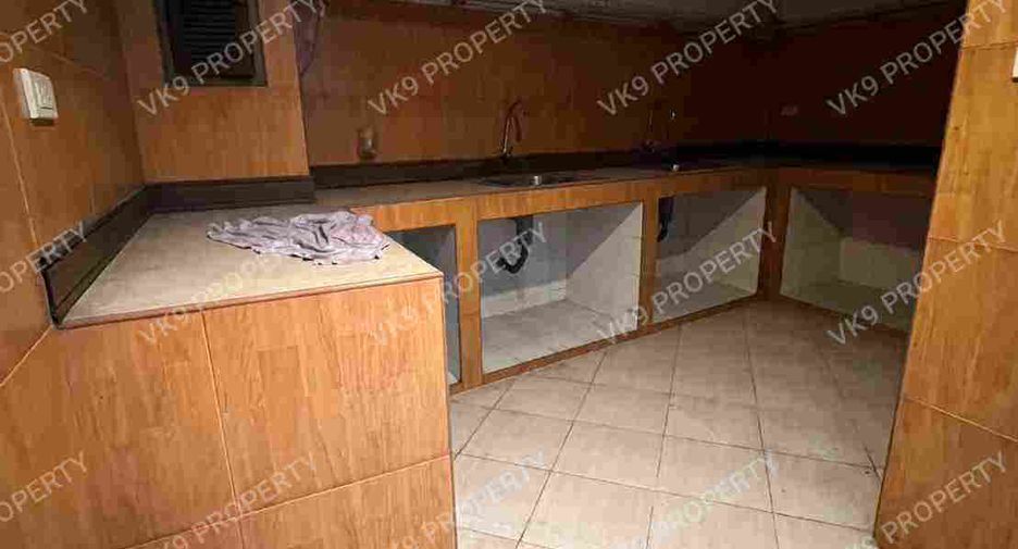 For rent 4 bedrooms retail Space in Bueng Kum, Bangkok