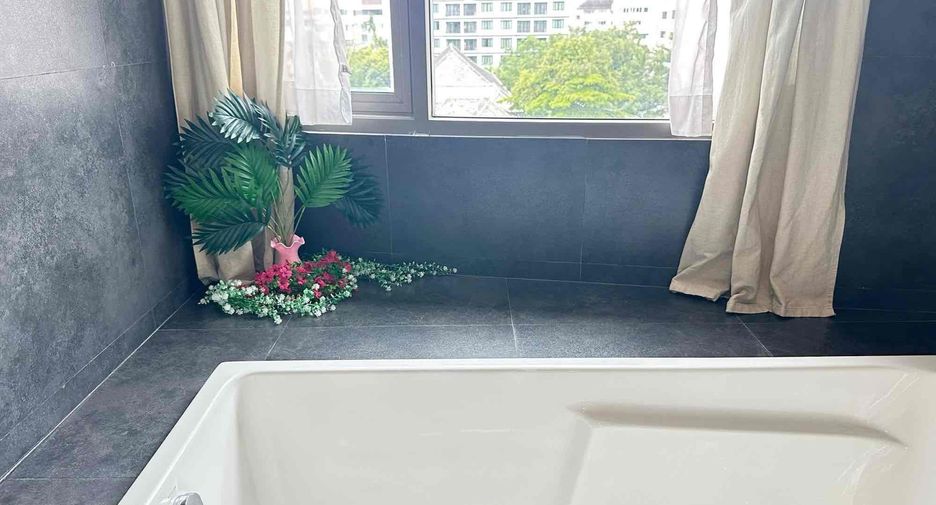 For rent 3 bedrooms condo in Mueang Chiang Mai, Chiang Mai