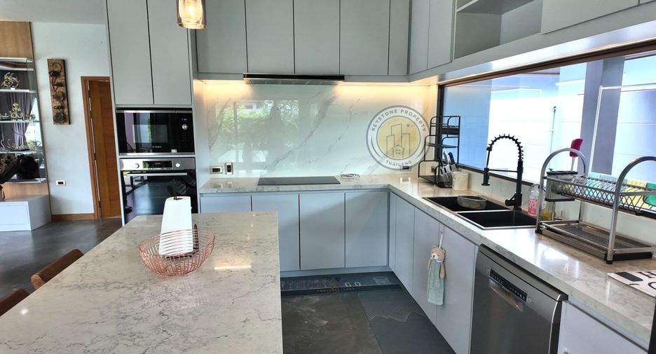 For sale 3 ベッドルーム villa in Bang Lamung, Chonburi