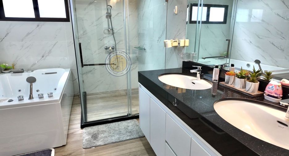 For sale 3 ベッドルーム villa in Bang Lamung, Chonburi