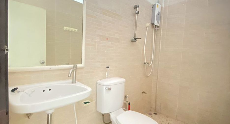 For rent 2 bedrooms townhouse in Suan Luang, Bangkok