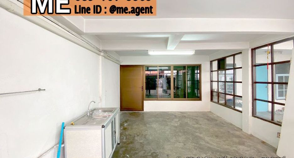 For rent 2 bedrooms townhouse in Suan Luang, Bangkok