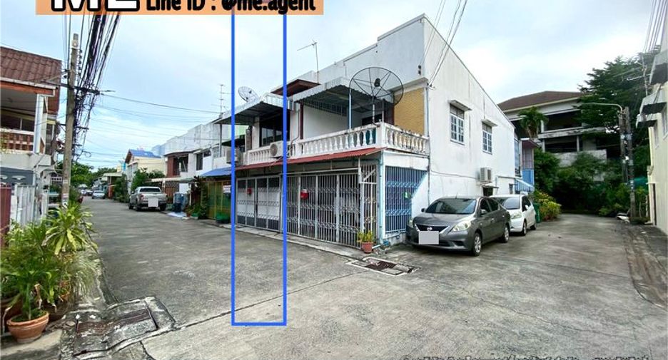 For rent 2 bedrooms townhouse in Suan Luang, Bangkok