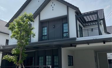 Casa en alquiler de 4 habitaciones en Bang Phli, Samut Prakan