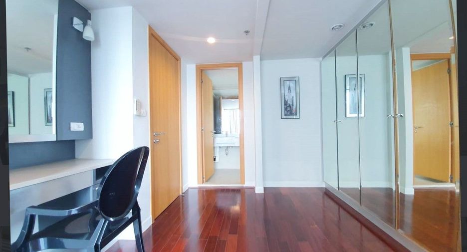 For rent 4 ベッドルーム condo in Watthana, Bangkok