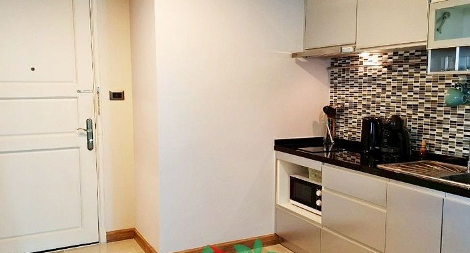 For sale 2 bedrooms condo in Huai Khwang, Bangkok