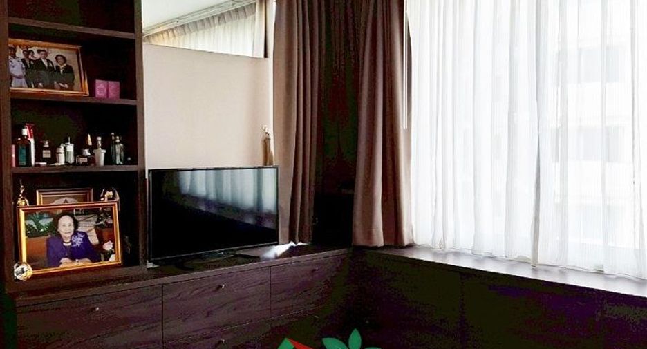 For sale 2 bedrooms condo in Huai Khwang, Bangkok