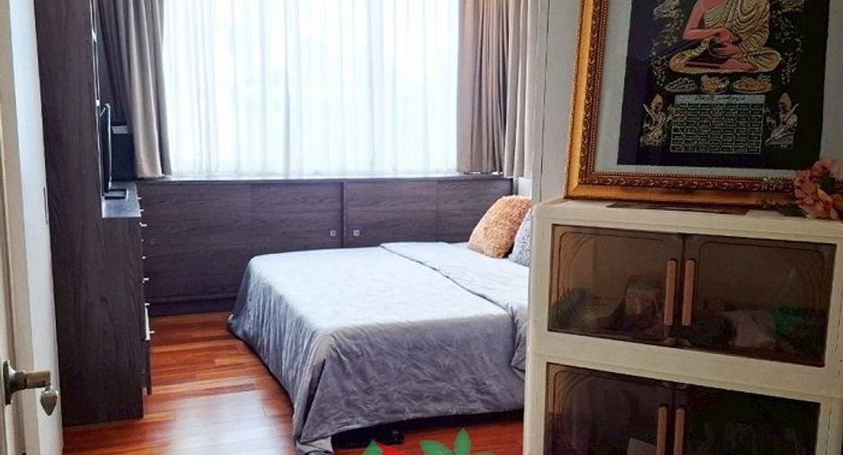 For sale 2 bedrooms condo in Huai Khwang, Bangkok