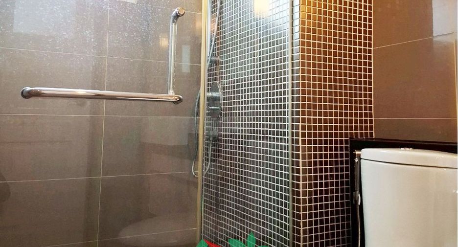 For sale 2 bedrooms condo in Huai Khwang, Bangkok
