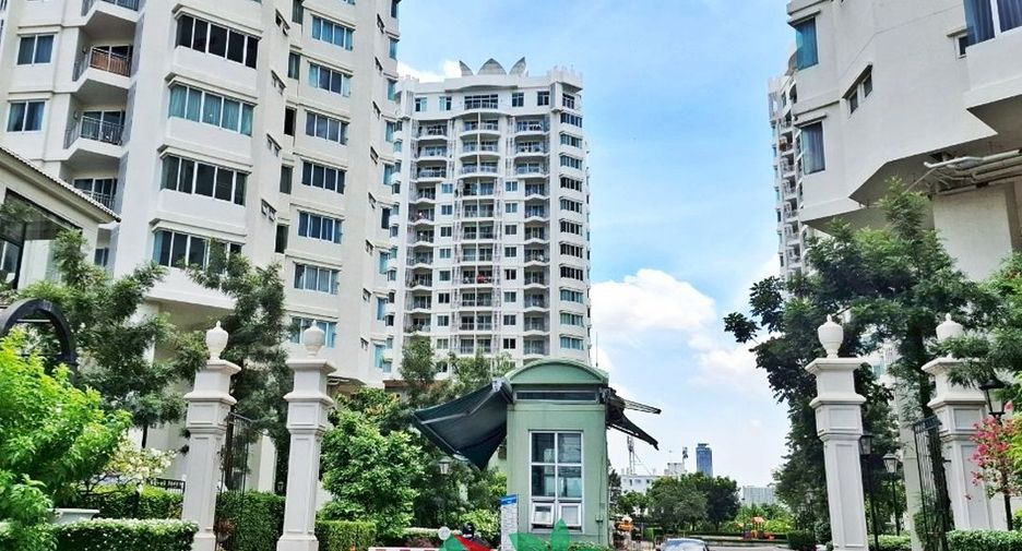 For sale 2 bedrooms condo in Huai Khwang, Bangkok