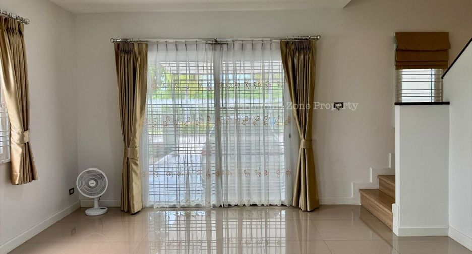 Haus zum Kauf mit 3 Zimmer in Si Racha, Chonburi