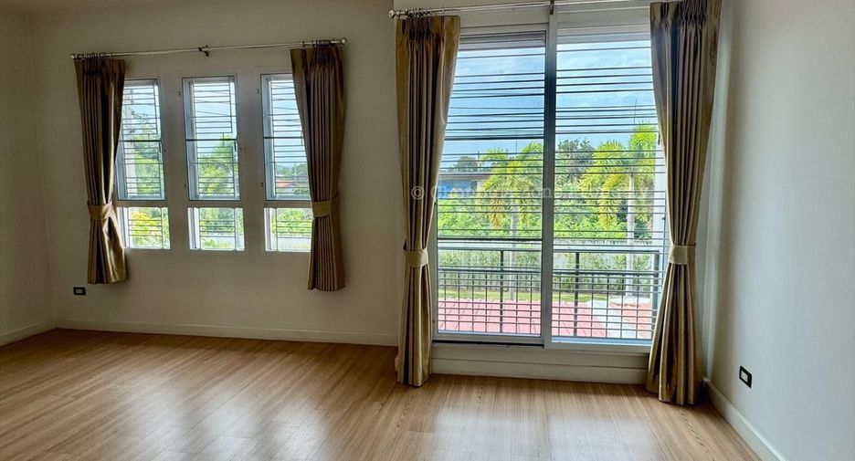 Haus zum Kauf mit 3 Zimmer in Si Racha, Chonburi