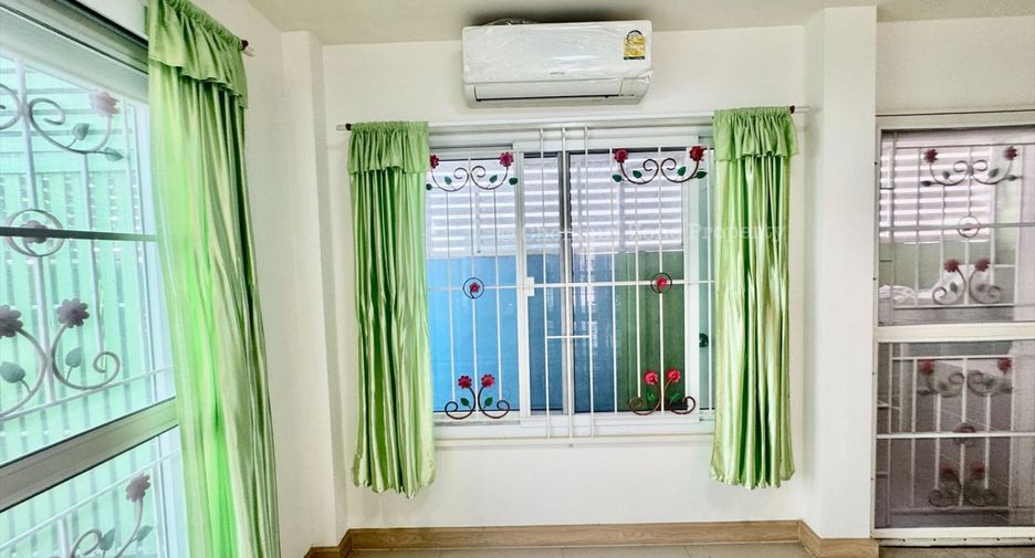For sale 3 bedrooms townhouse in Bang Lamung, Chonburi