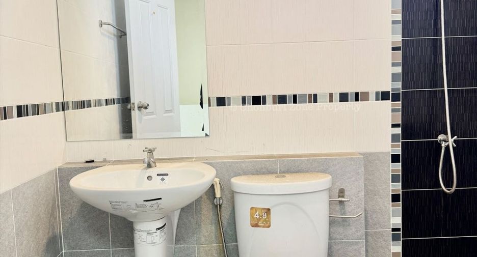For sale 3 bedrooms townhouse in Bang Lamung, Chonburi