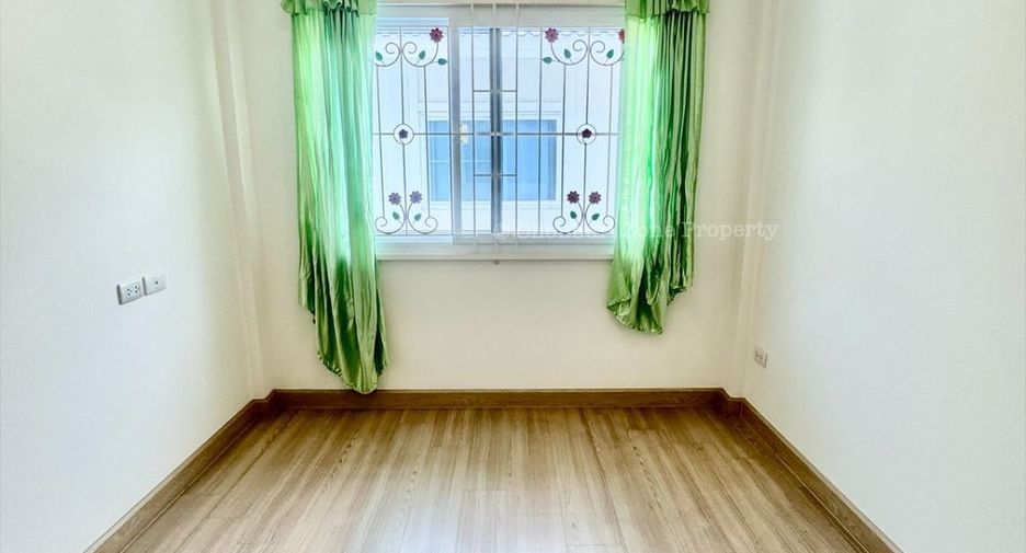 For sale 3 bedrooms townhouse in Bang Lamung, Chonburi