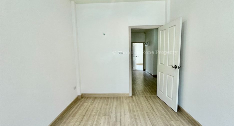 For sale 3 bedrooms townhouse in Bang Lamung, Chonburi
