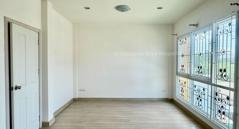For sale 3 bedrooms townhouse in Bang Lamung, Chonburi
