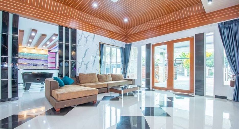For rent and for sale 4 bedrooms villa in Bang Lamung, Chonburi